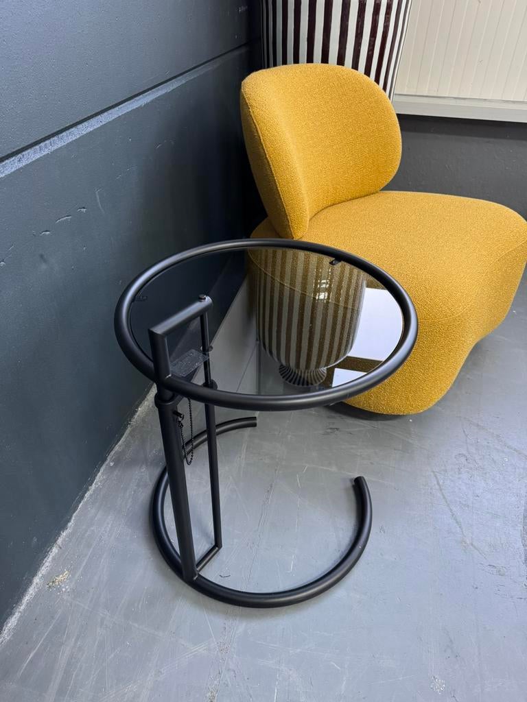 Showroommodel ClassiCon E-1027 bijzettafel | Eileen Gray, Minder dan 55 cm, Metaal of Aluminium, Rond, Zo goed als nieuw