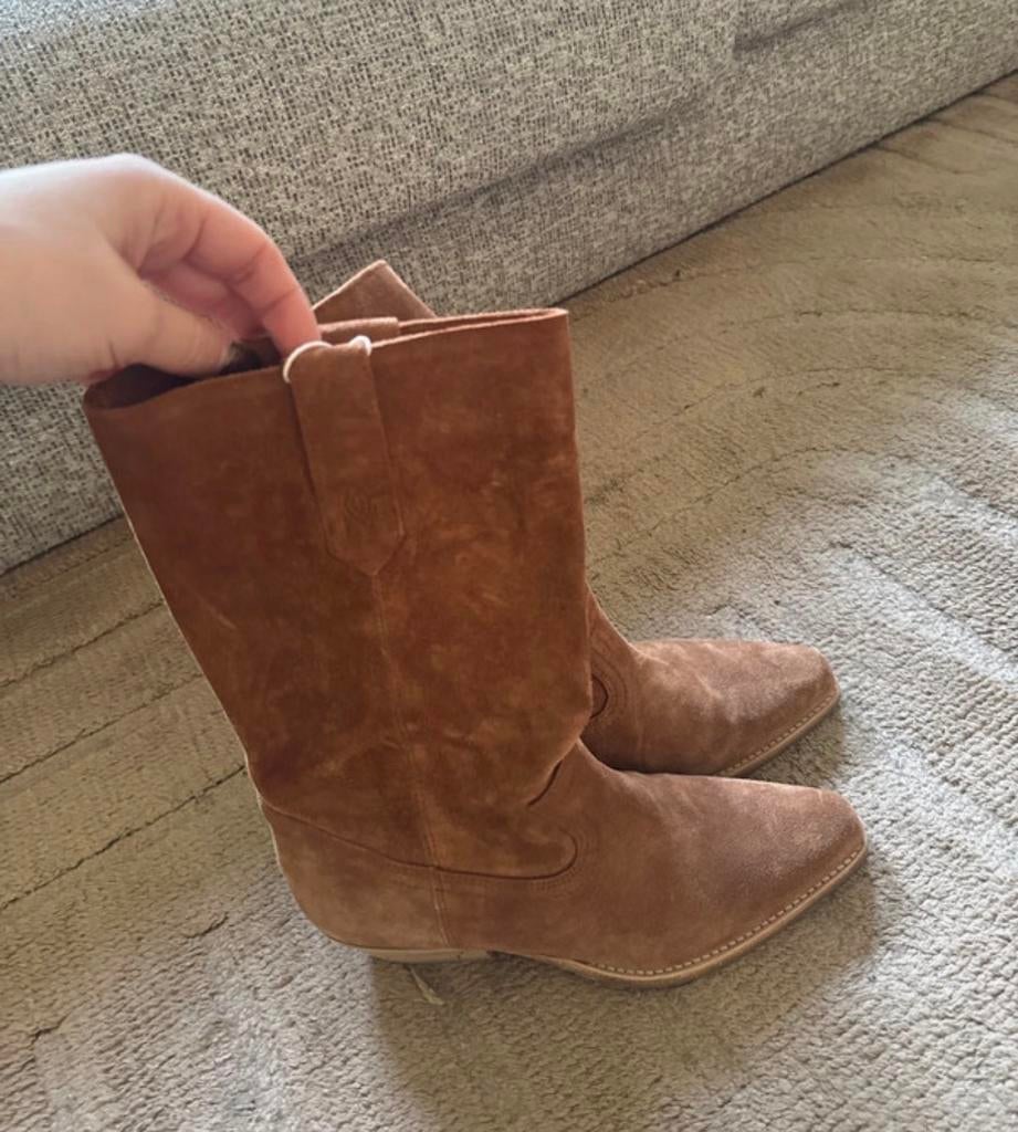 Ba&sh Caitlin laars cowboy boots kalfssuede 36, Kleding | Dames, Schoenen, Hoge laarzen, Zwart, Ophalen of Verzenden, Zo goed als nieuw