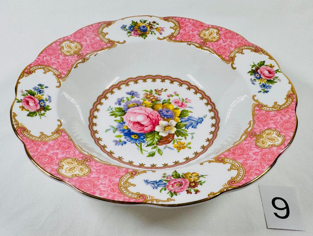 Royal Albert Lady Carlyle Serveerschaal Vintage, Verzamelen, Porselein, Kristal en Bestek, Zo goed als nieuw, Kop en/of schotel
