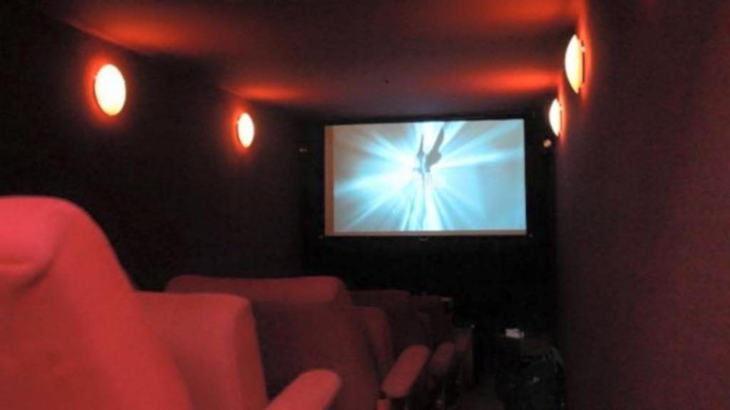Uniek: 15persoons filmcontainer. Te huur voor scherpe prijs!