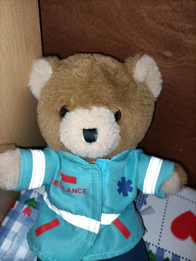 Ambulance beer knuffel Good Bears of the world 30 cm groot, Ophalen of Verzenden, Zo goed als nieuw, Beer