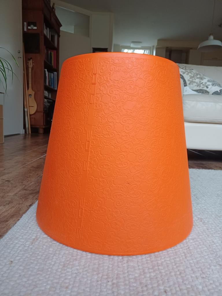 2 oranje design krukken (slide ali baba)(top bij koningsdag), Ophalen, Kunststof