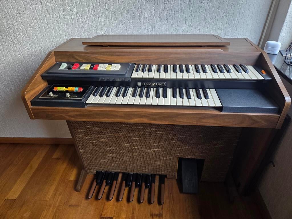 Hammond Orgel. 122J. Incl. zitbankje en leerboekjes., Muziek en Instrumenten, Ophalen, Gebruikt, 2 klavieren, Orgel