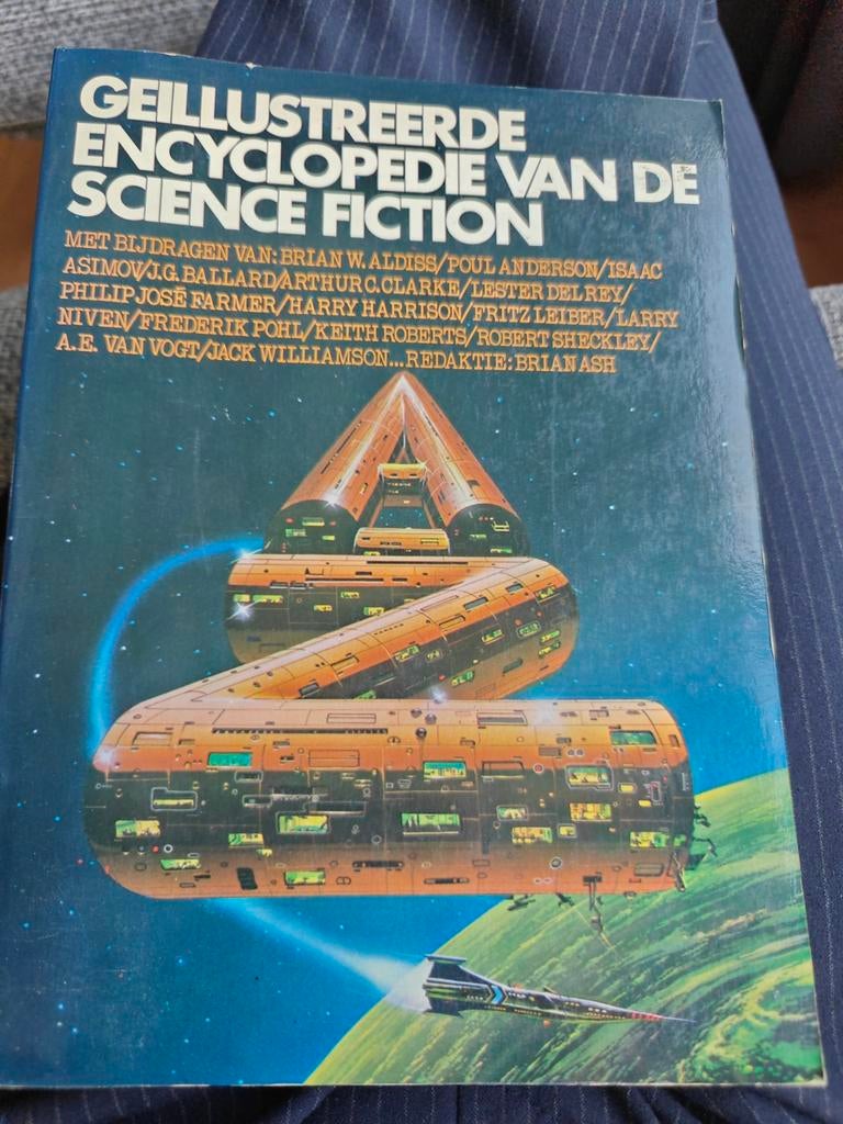 Geïllustreerde Encyclopedie van de Science Fiction, Boeken, Science fiction, Gelezen, Ophalen of Verzenden