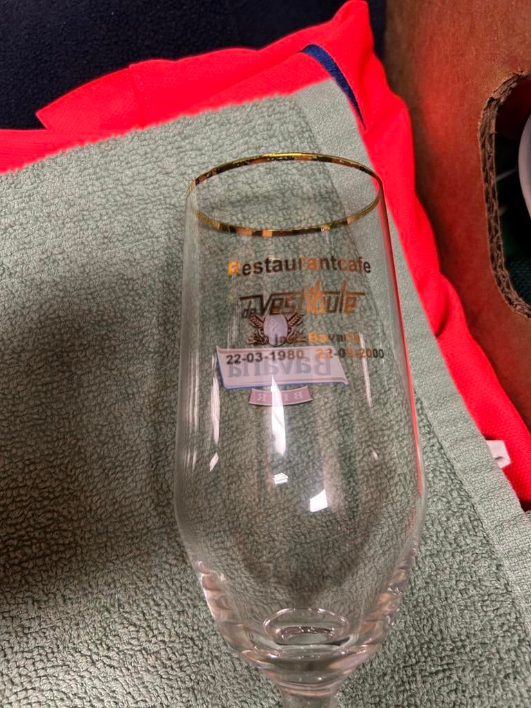 Bavaria voetglas dubbeldruk uit 2000, Verzamelen, Glas en Borrelglaasjes, Ophalen, Zo goed als nieuw, Bierglas