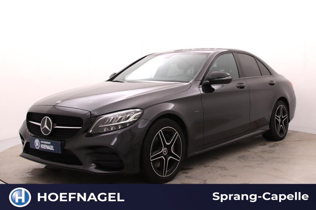 Mercedes-Benz C-klasse 300e AMG | Trekhaak | Adaptive Cruise, Auto's, Automaat, Achterwielaandrijving, Zwart, 320 pk