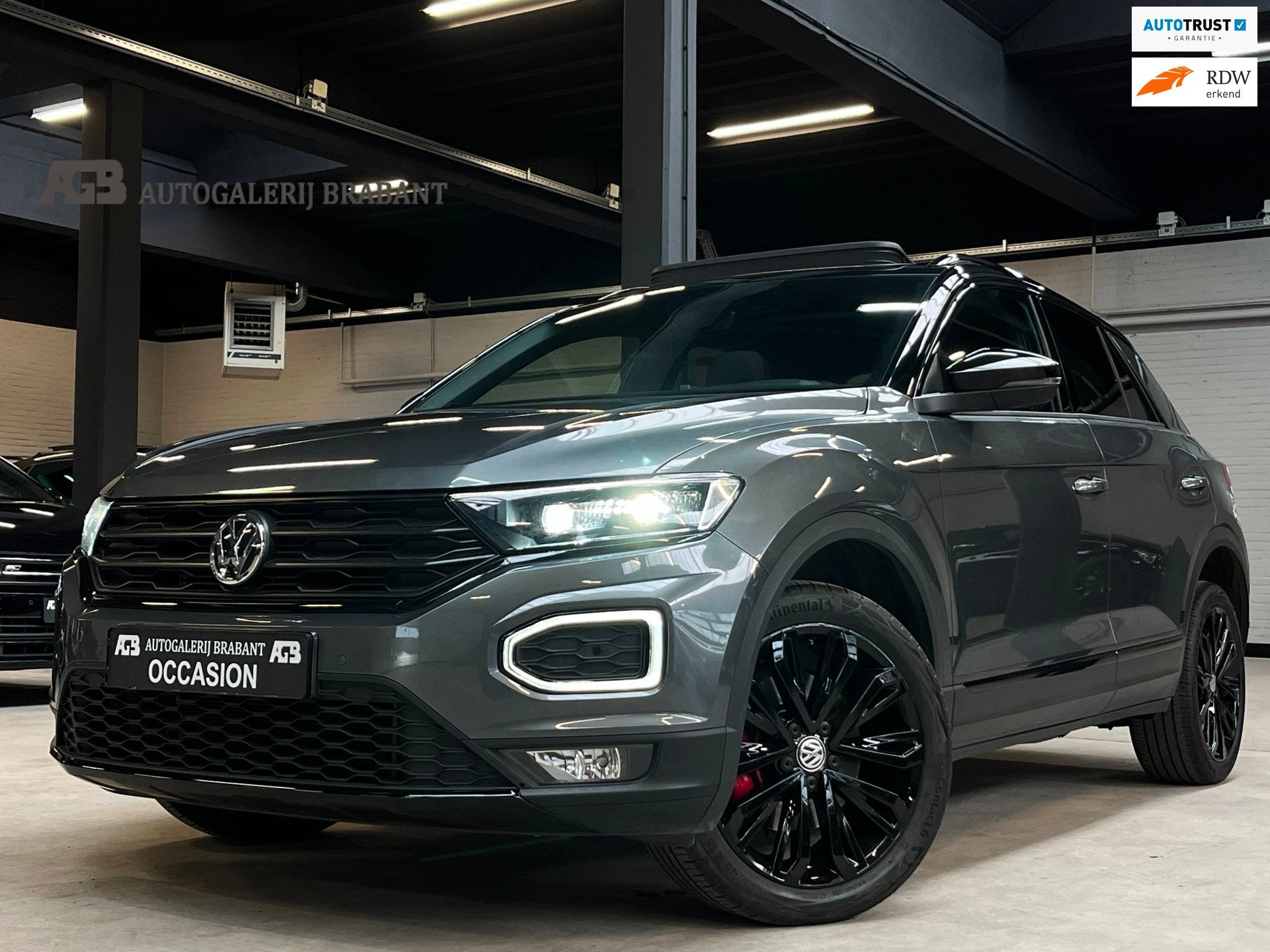 Volkswagen T-Roc 1.5 TSI Sport Pano/Carplay/Camera, Gebruikt, Zwart, 150 pk, Leder en Stof