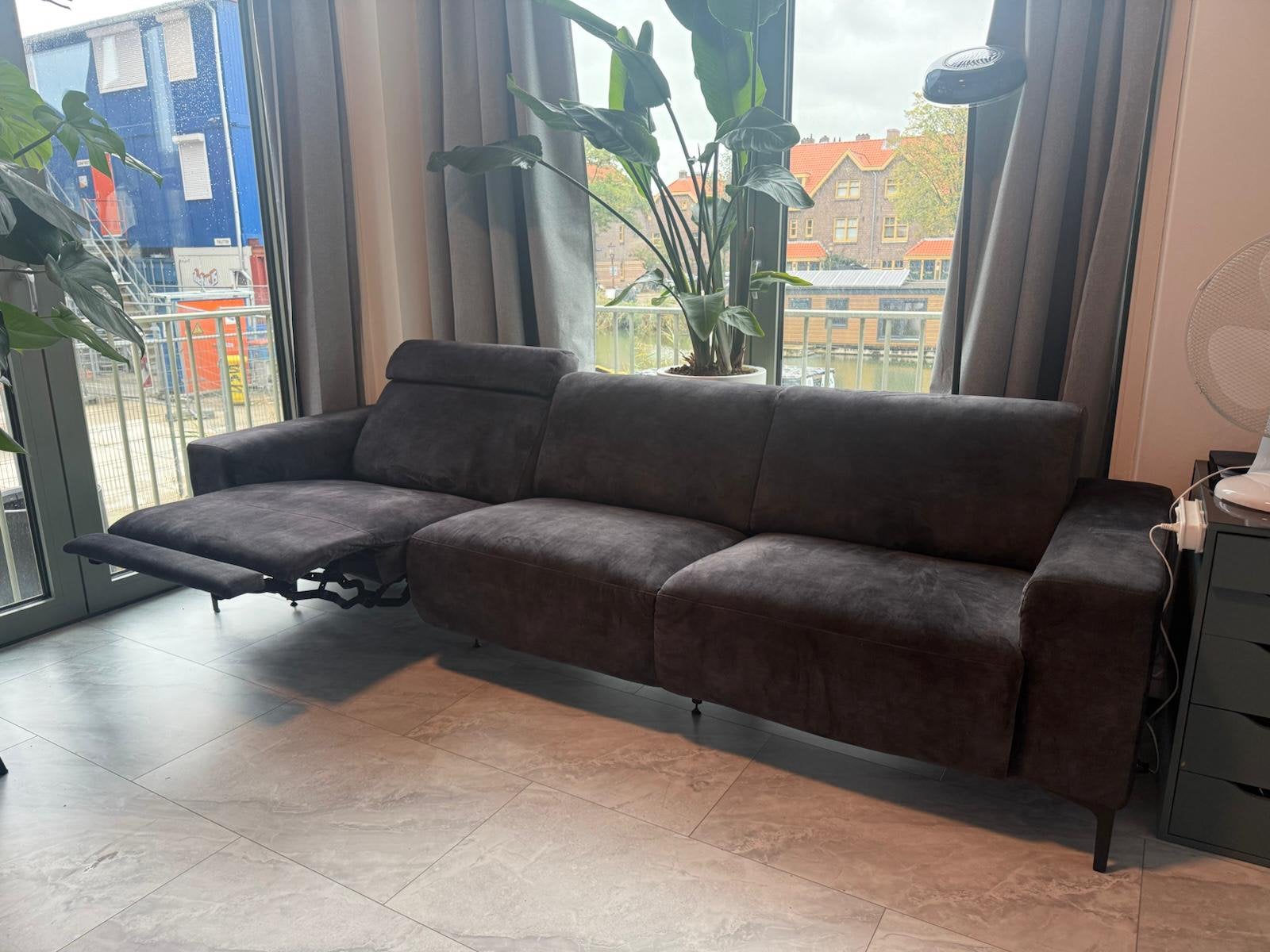 Moderne relaxbank te koop – donkergrijs velours, Huis en Inrichting, Ophalen, Zo goed als nieuw, Stof
