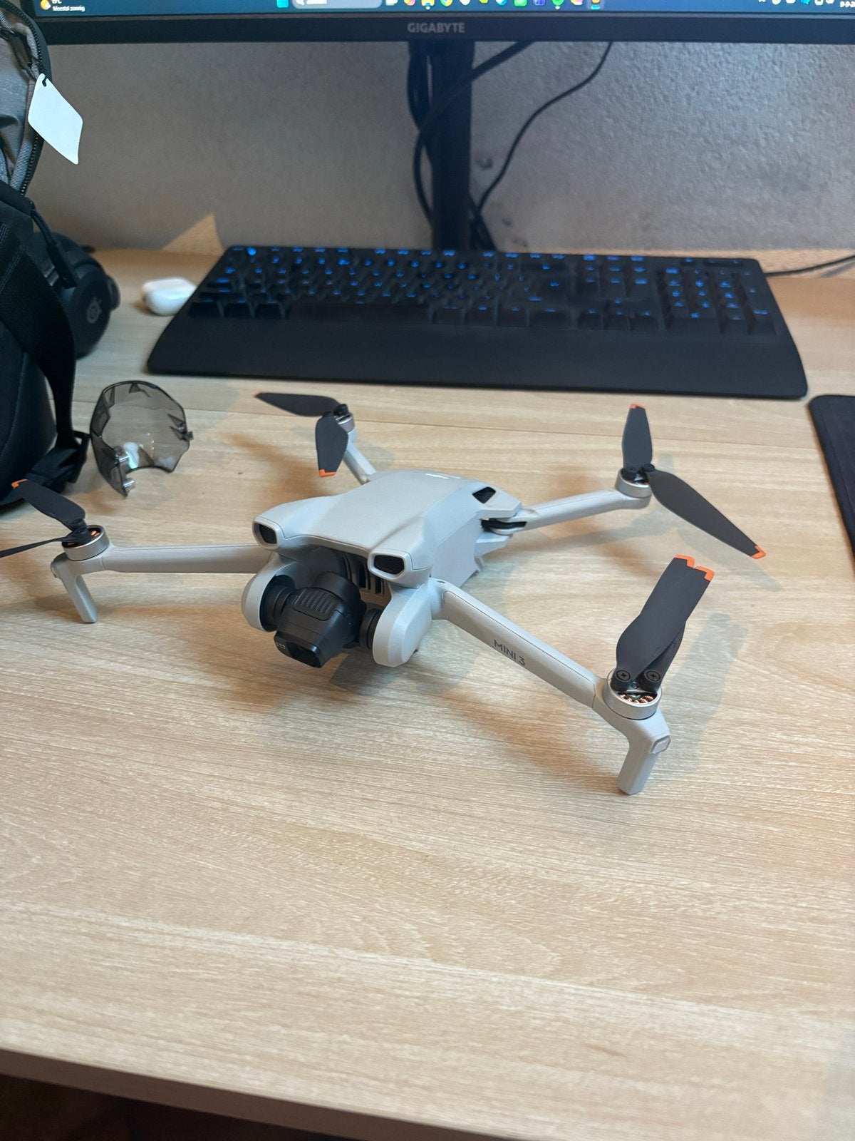 DJI Mini 3 Fly More Combo met Smart Controller en Micro sd, 30 tot 45 minuten, Cameradrone, 5 tot 10 kilometer, Ophalen of Verzenden