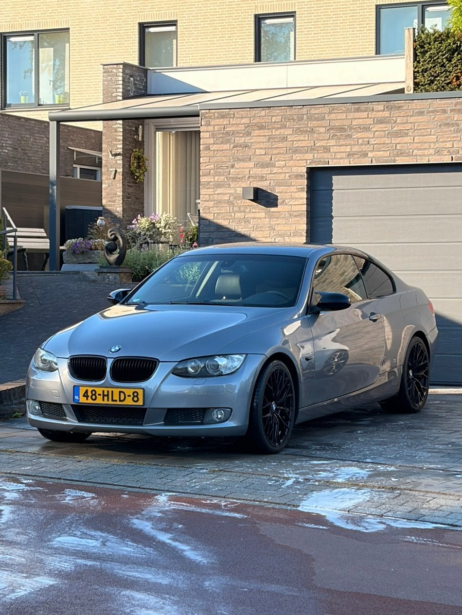 BMW 3-Serie E92 3.0 I 325 Coupe 2009 | Handgeschakeld 272PK, 745 kg, Achterwielaandrijving, Zwart, 2996 cc
