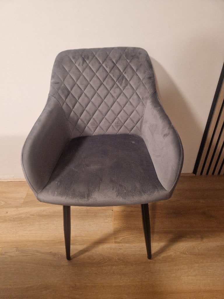 Foto 4 van Mooie mangohouten eettafel met 6 stoelen.