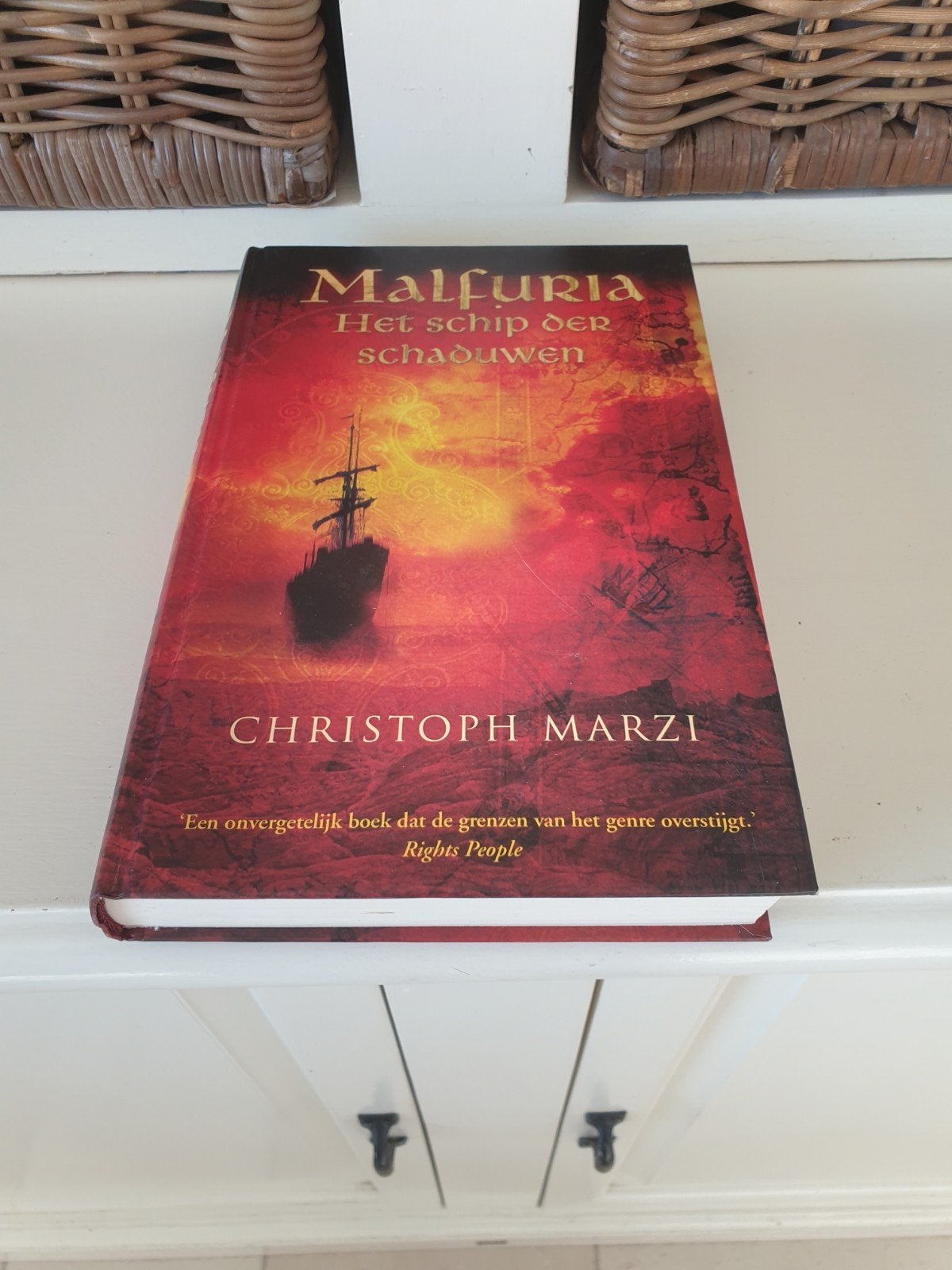 Christoph Marzi - 1 Het schip der schaduwen, Ophalen of Verzenden, Gelezen