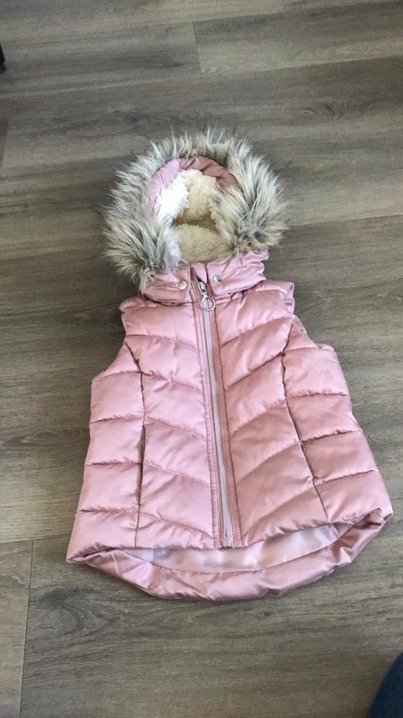 H&M Bodywarmer 98-104, Ophalen of Verzenden, Zo goed als nieuw, Meisje, Jas