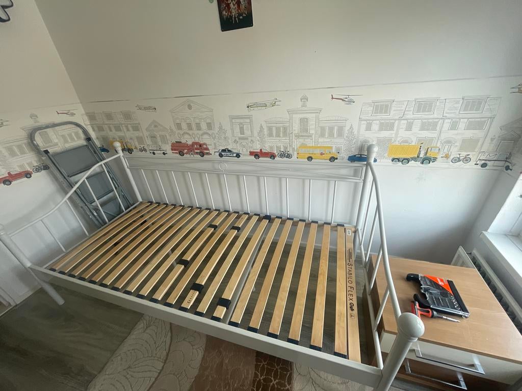 Wit metalen bedframe met lattenbodem (90x200 cm), Huis en Inrichting, Slaapkamer | Bedden, Ophalen, 90 cm, Eenpersoons, Wit