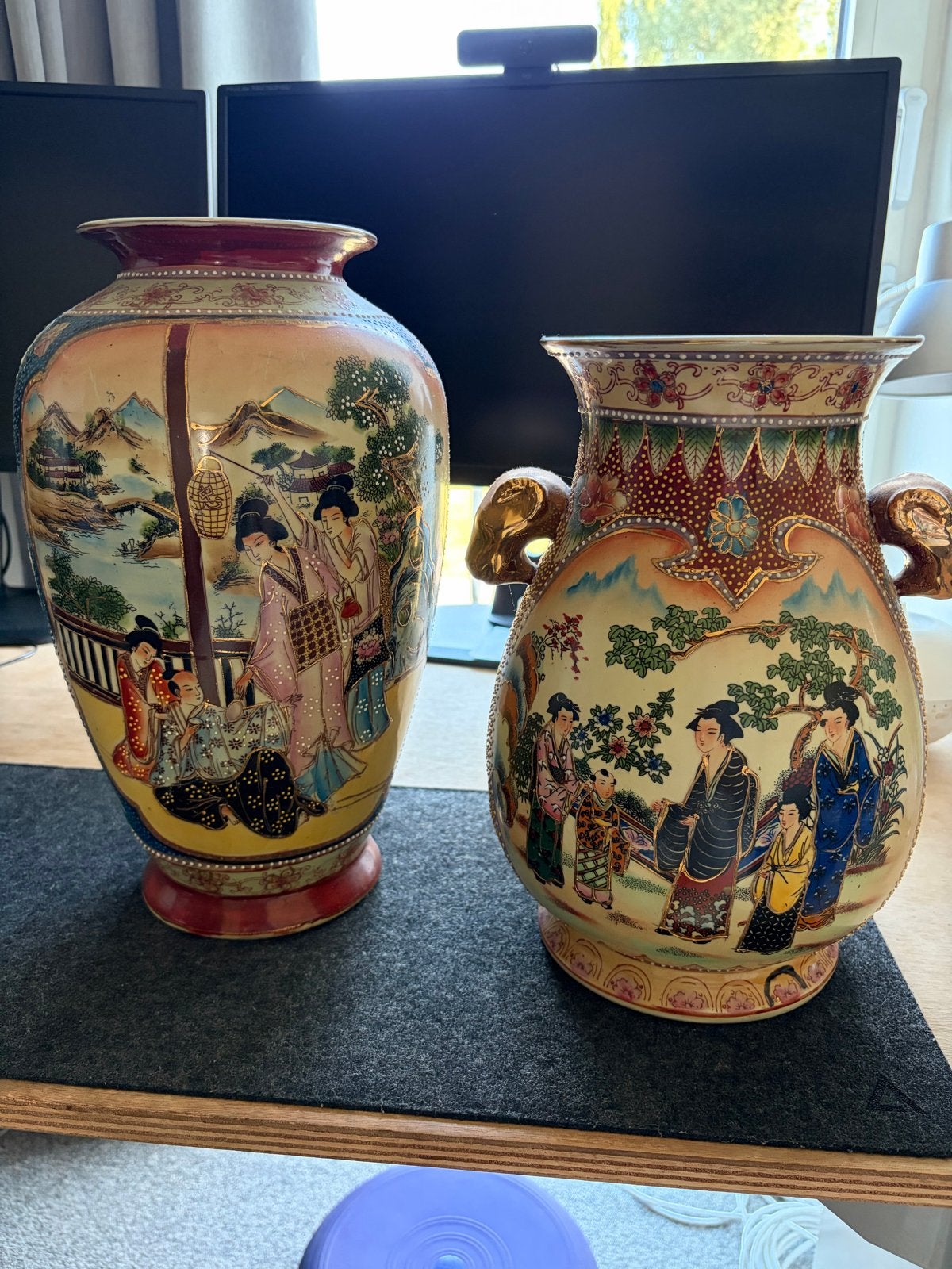 Set van 2 Antieke Chinese Vazen met Gedetailleerde Scènes, Ophalen