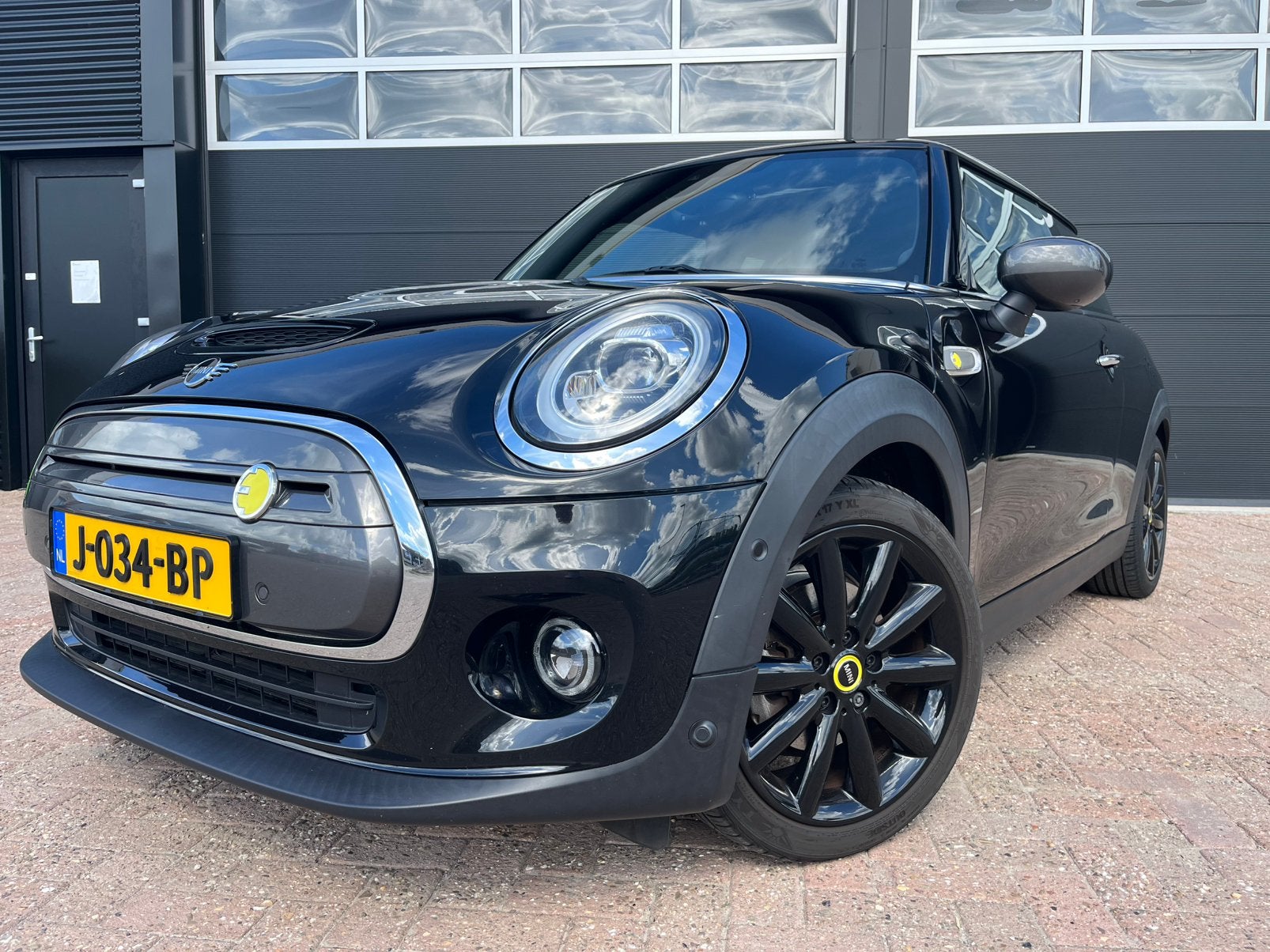 Mini Cooper SE Electric | Yours | Pano | Apple | Leder | H&K, 50 €/maand, 4 stoelen, Elektrisch, Particulier