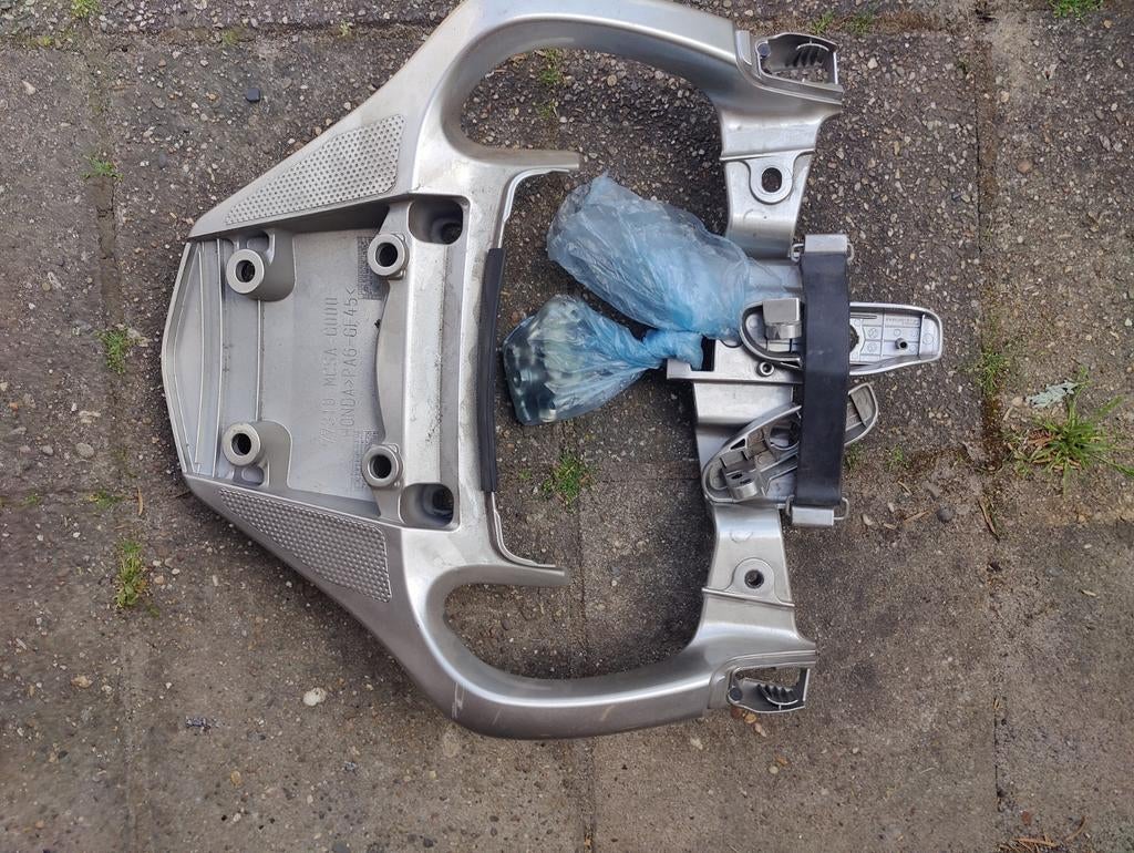 Honda ST1300 Pan European achter handvaten en koffersteun, Ophalen of Verzenden, Gebruikt