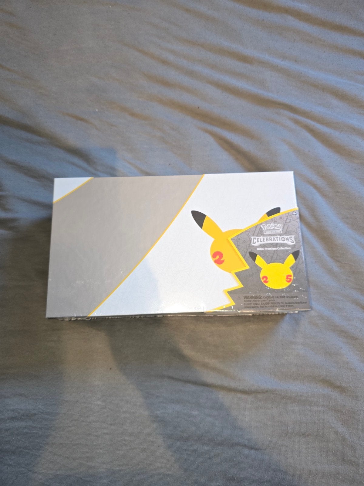 Pokémon Celebrations Ultra Premium Collection | Sealed | New, Hobby en Vrije tijd, Verzamelkaartspellen | Pokémon, Ophalen of Verzenden