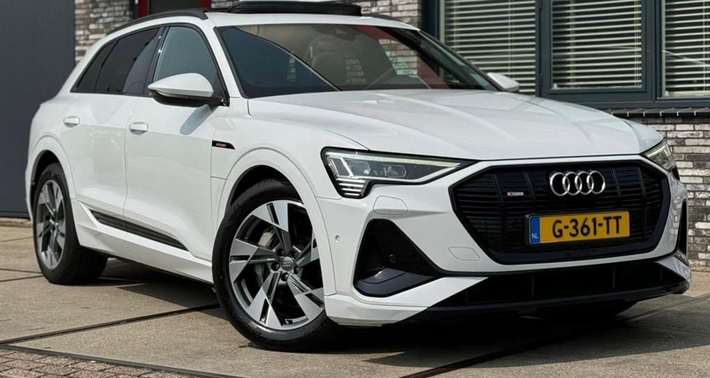 Audi e-tron 50 Quattro (313pk) S-line, in nieuwstaat, Auto's, Audi, Automaat, 1800 kg, 124 €/maand, Wit