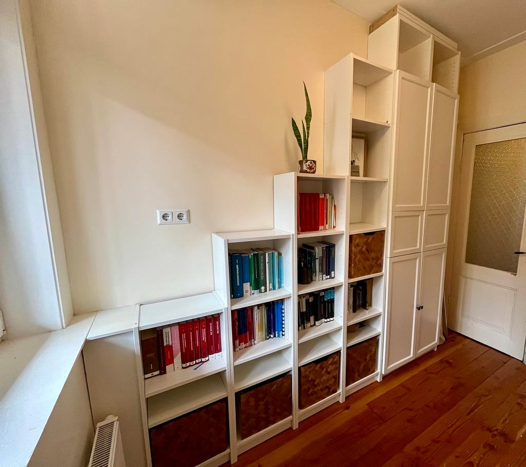 Mooie getrapte witte boekenkast / vakjeskast, Huis en Inrichting, Ophalen, Met deur(en), Gebruikt, 200 cm of meer