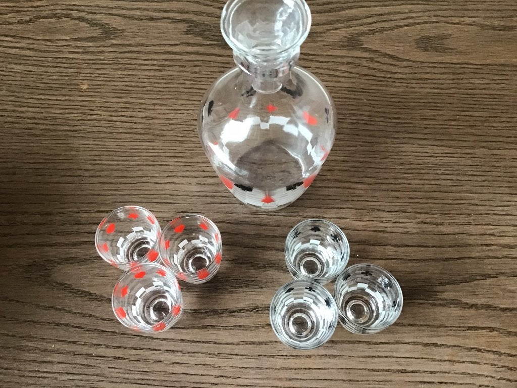 Vintage karaf met borrelglaasjes - Kaartspel design, Ophalen of Verzenden, Zo goed als nieuw, Borrel- of Shotglas