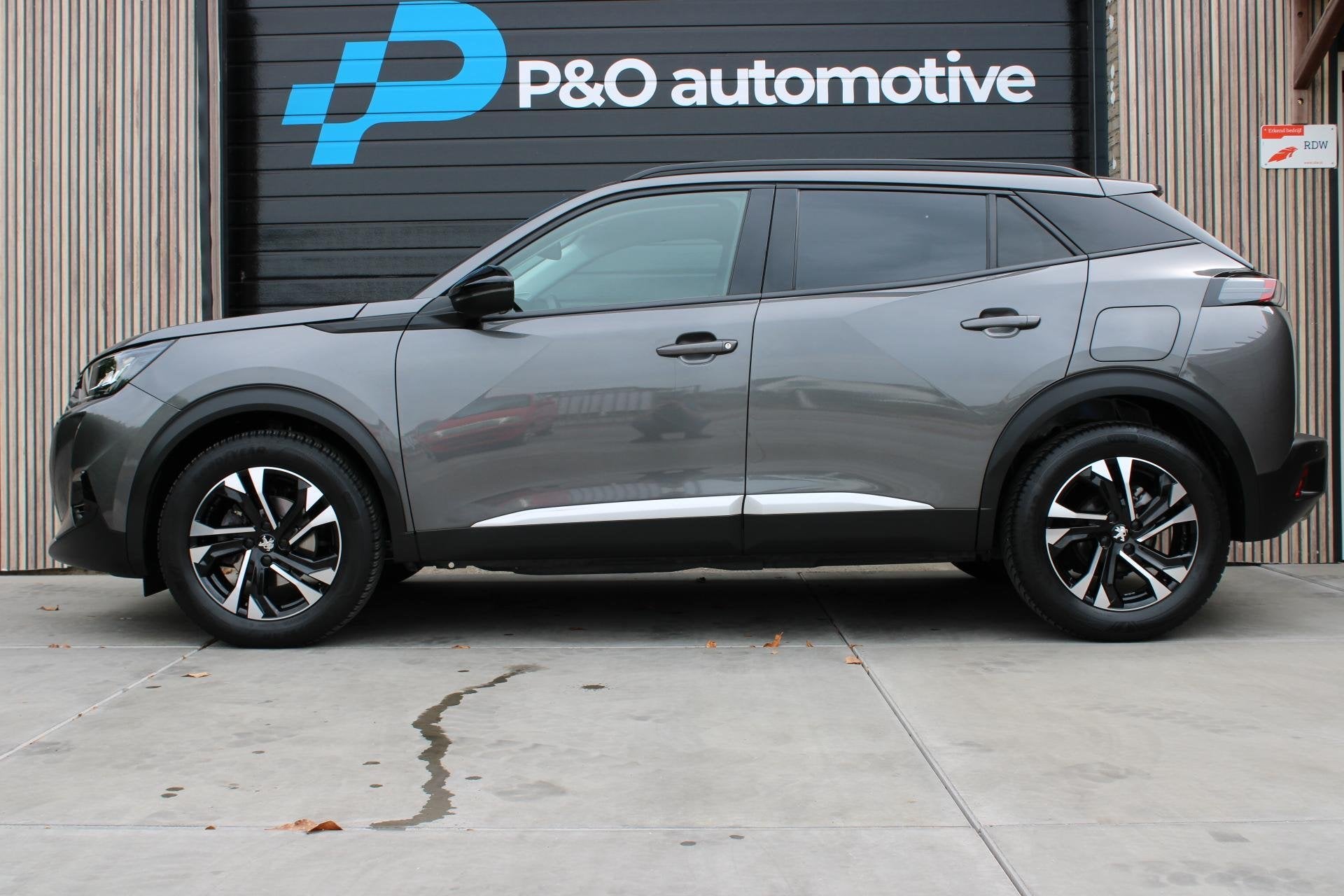 Peugeot 2008 1.2 PureTech Allure CAMERA | CARPLAY | 3D, Gebruikt, 1199 cc, Met garantie (alle), Leder en Stof