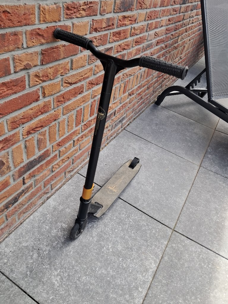 Black Dragon Stuntstep Step Zwart Goud, Fietsen en Brommers, Steps, Ophalen of Verzenden, Gebruikt, Gewone step, Black Dragon
