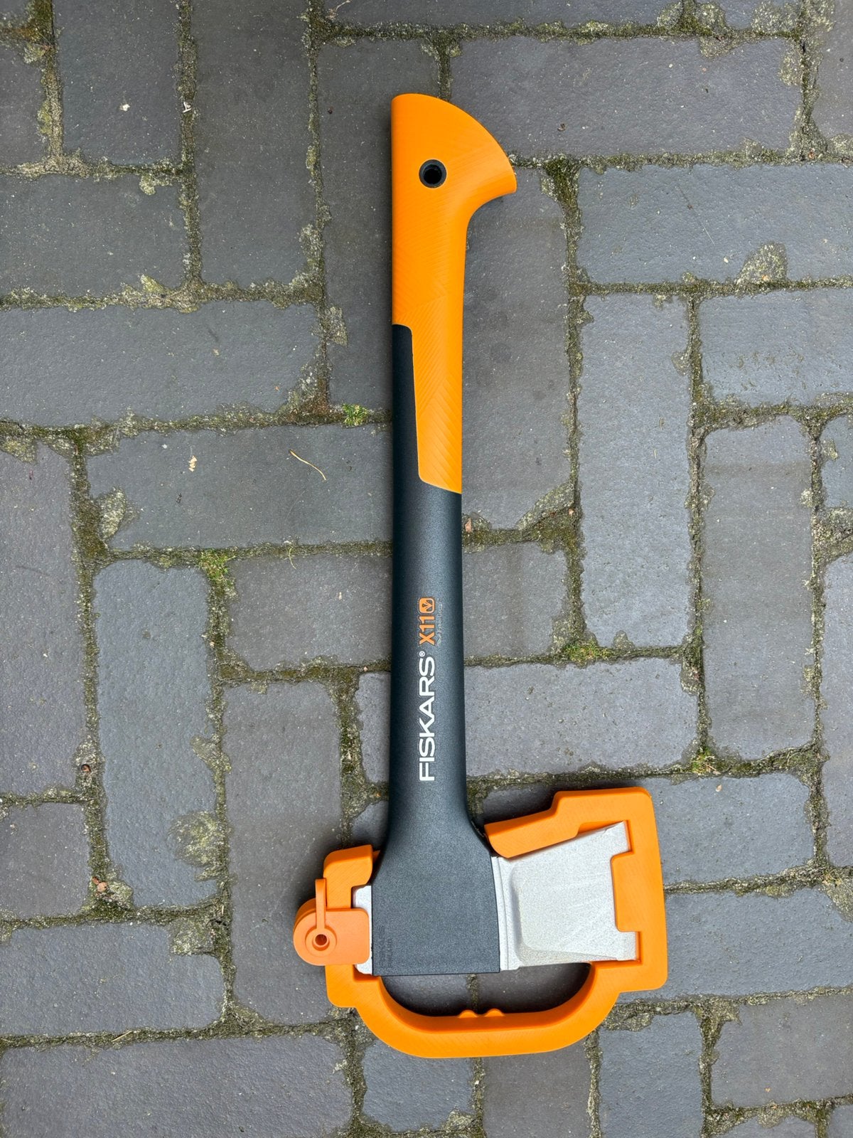 Fiskars kloofbijl X11 in prima staat, Ophalen, Zo goed als nieuw, Bijl