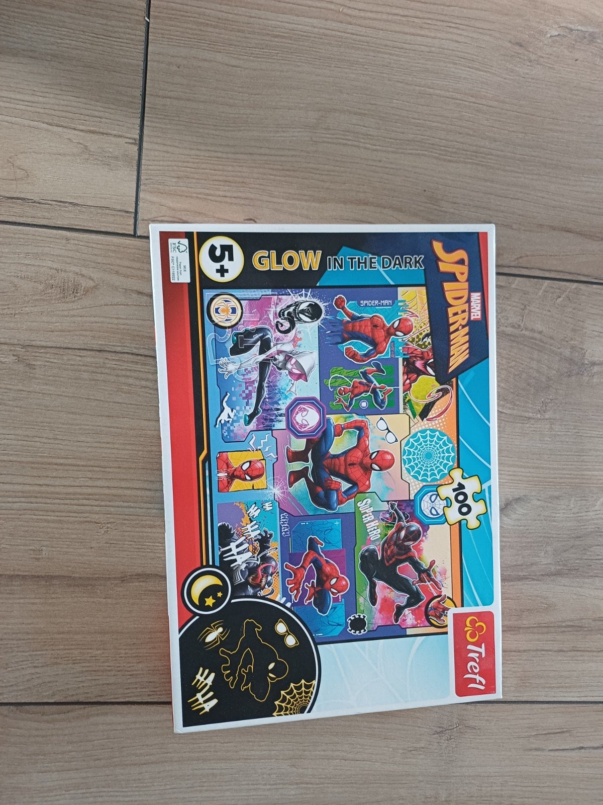 Spiderman Glow in the Dark puzzel 100 stukjes, Ophalen of Verzenden, Zo goed als nieuw, 6 jaar of ouder