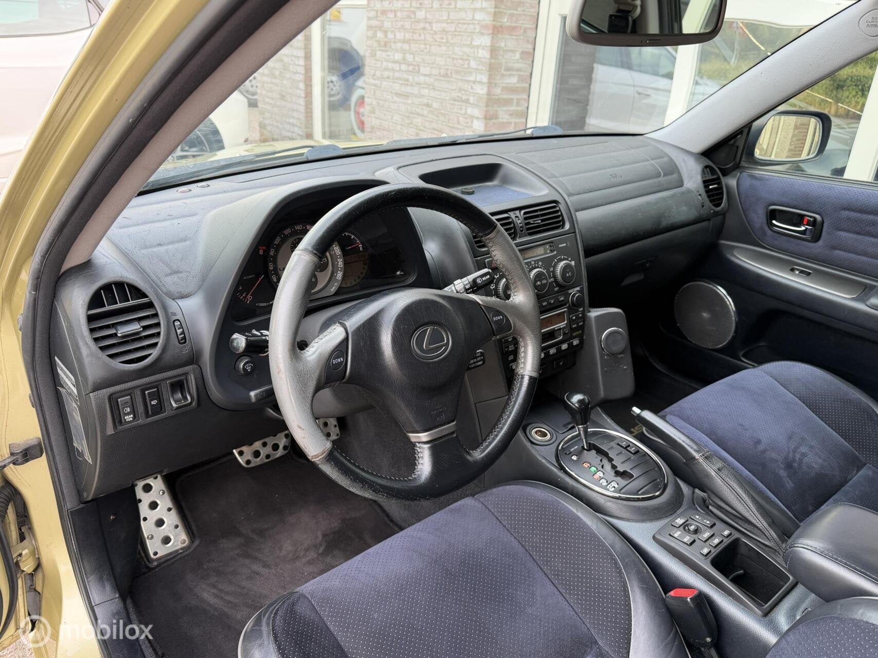 Lexus IS 300 Executive Afn Trekhaak Cruise Pano, Auto's, Automaat, Gebruikt, 213 pk, Beige