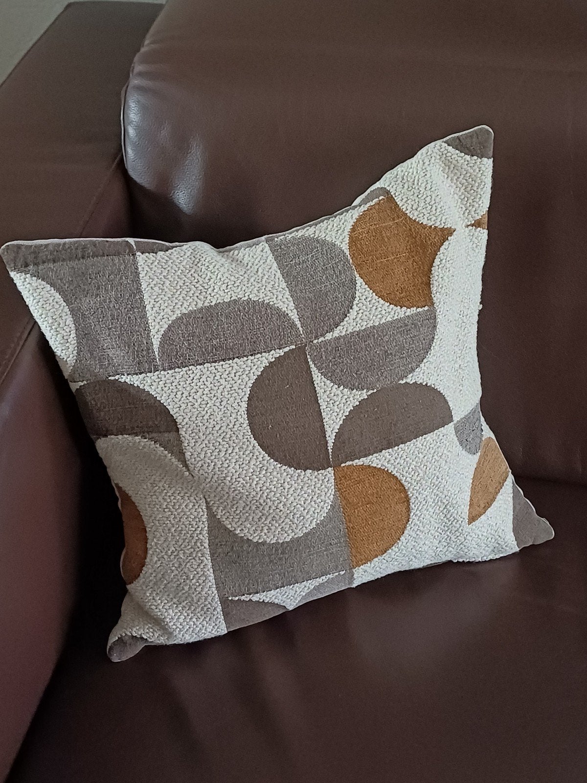 Te koop: Trendy retrostyle kussen 40x40 cm, Ophalen, Zo goed als nieuw, Overige kleuren, Vierkant
