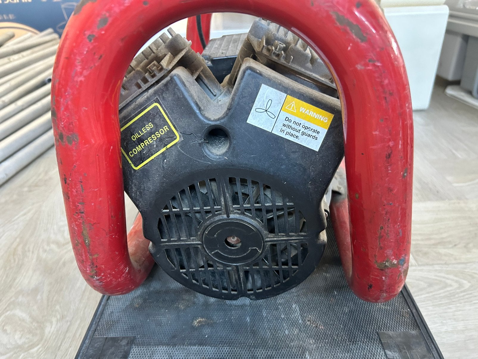 Compressor, Doe-het-zelf en Verbouw, Compressors, Gebruikt, 10 bar of meer, Ophalen of Verzenden, Minder dan 200 liter/min