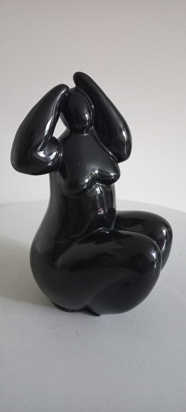 vintage porselein beeldje "dikke dame", Minder dan 20 cm, Ophalen of Verzenden, Zwart, Steen of Keramiek