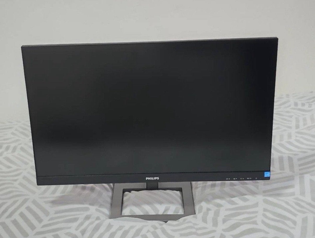 Philips Gaming Monitor 242E1GAJ - 24 inch met voedingskabel, Kantelbaar, 101 t/m 150 Hz, VA, Full HD