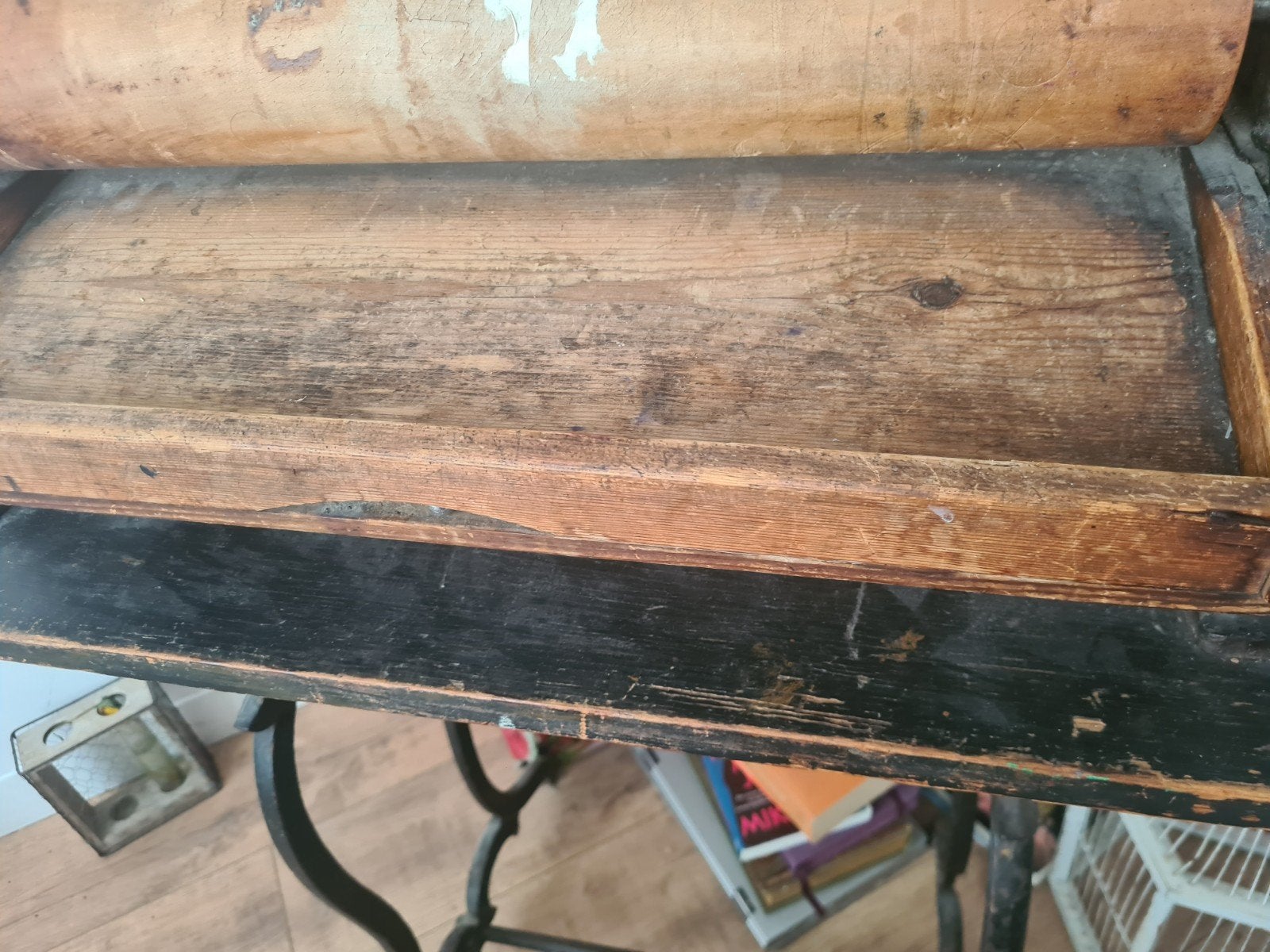 Antieke Mangel met Gietijzeren Onderstel, Ophalen