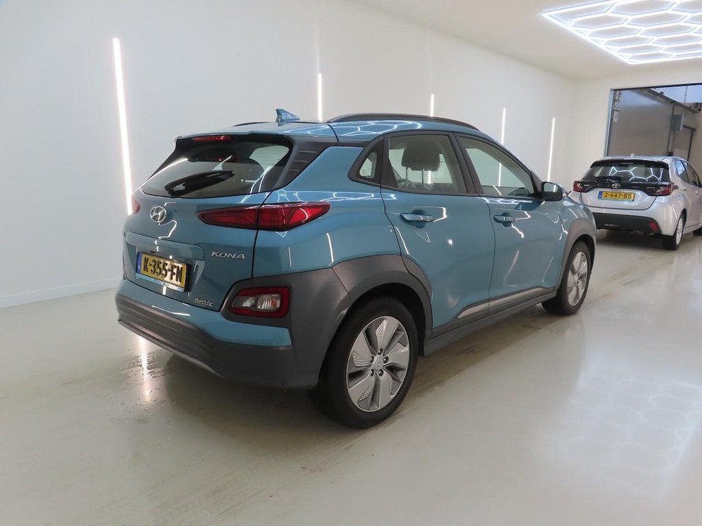 Hyundai Kona EV Comfort 64 kWh FASE 3|SOH 100%, Auto's, Dealer onderhouden, Stof, Gebruikt, Zwart