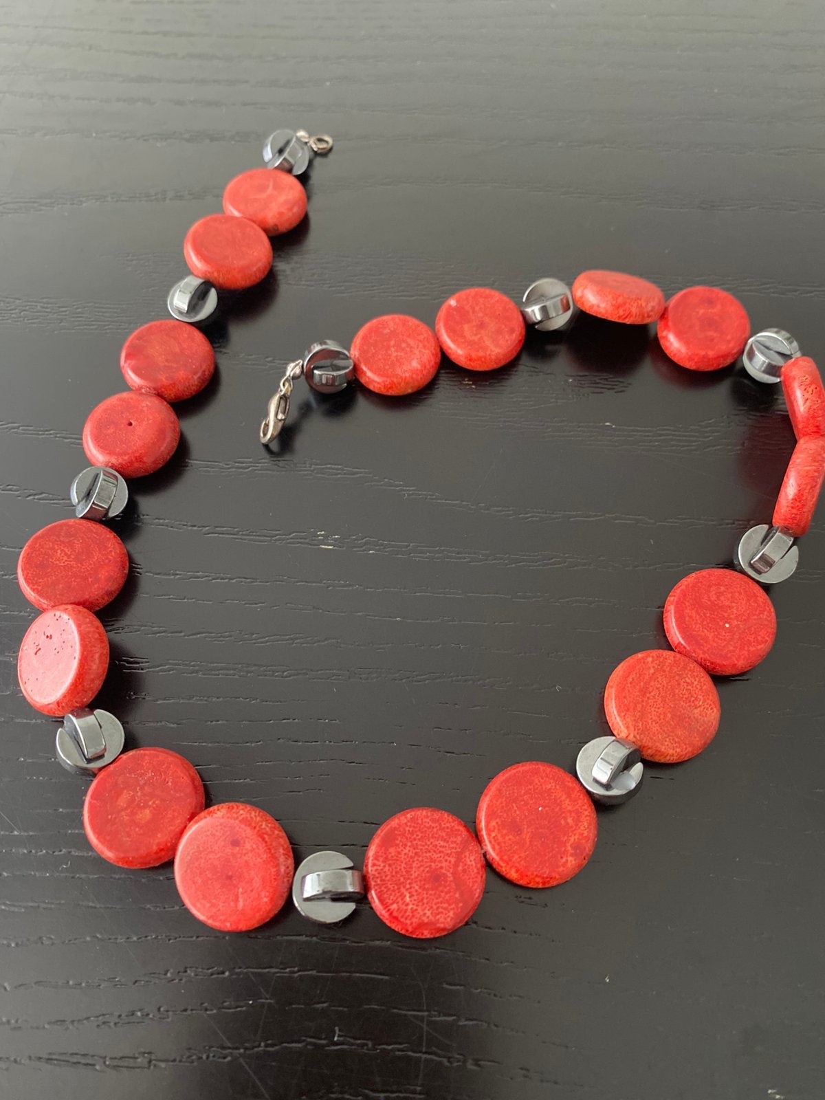 Ebony France designers ketting hematiet & coraal kralen, Sieraden, Tassen en Uiterlijk, Ophalen of Verzenden, Zo goed als nieuw