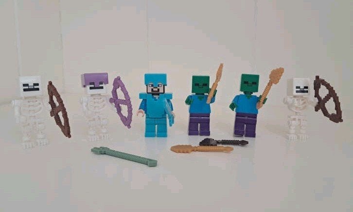 3 skeletten
2 zombies
1 Steve Minecraft-wapens en uitrusting, Gebruikt, Minecraft, Lego, Ophalen of Verzenden