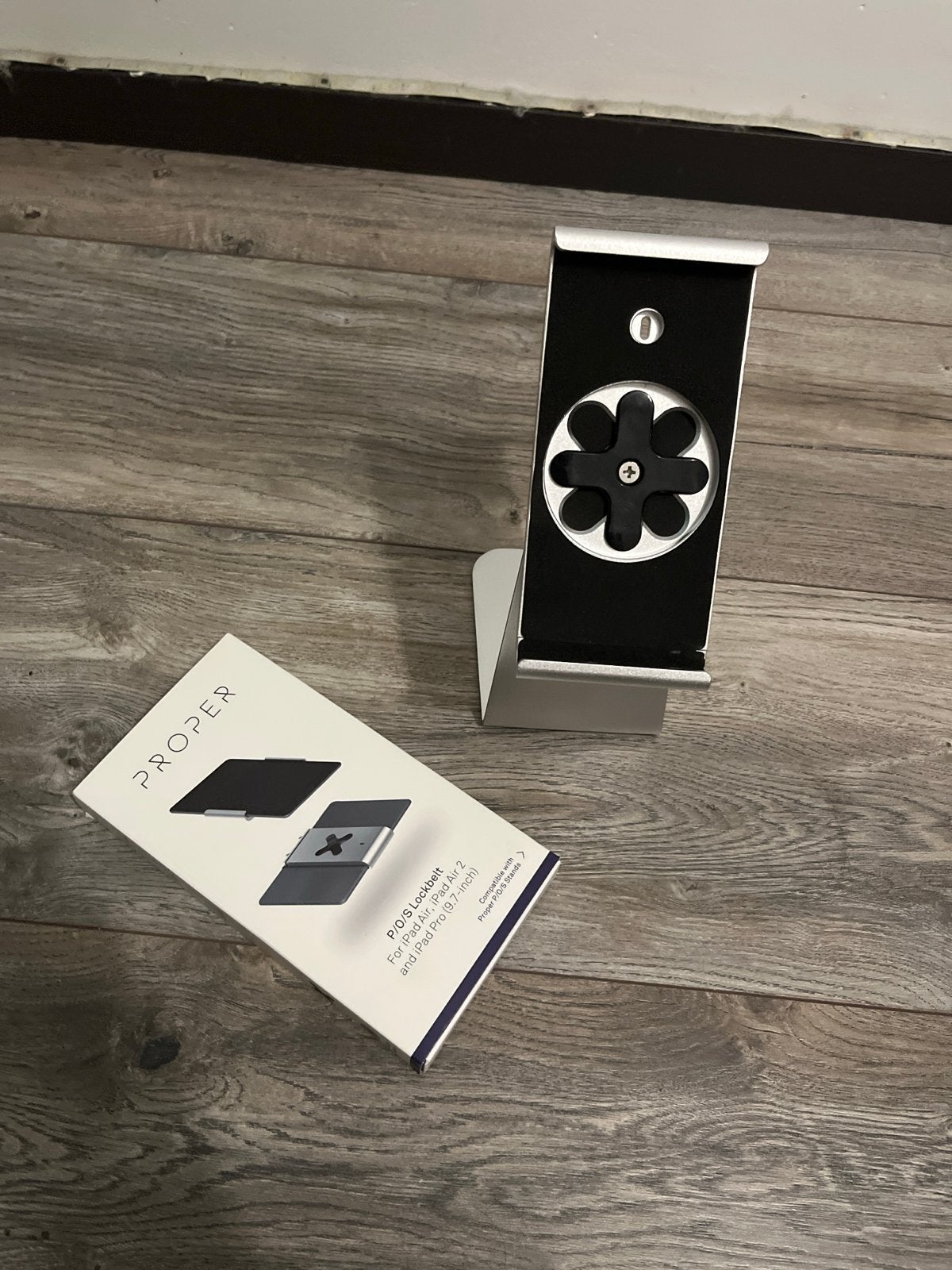Proper iPad houder met accessoires, Computers en Software, Apple iPads, Zo goed als nieuw, Apple iPad Air, 10 inch, Ophalen of Verzenden