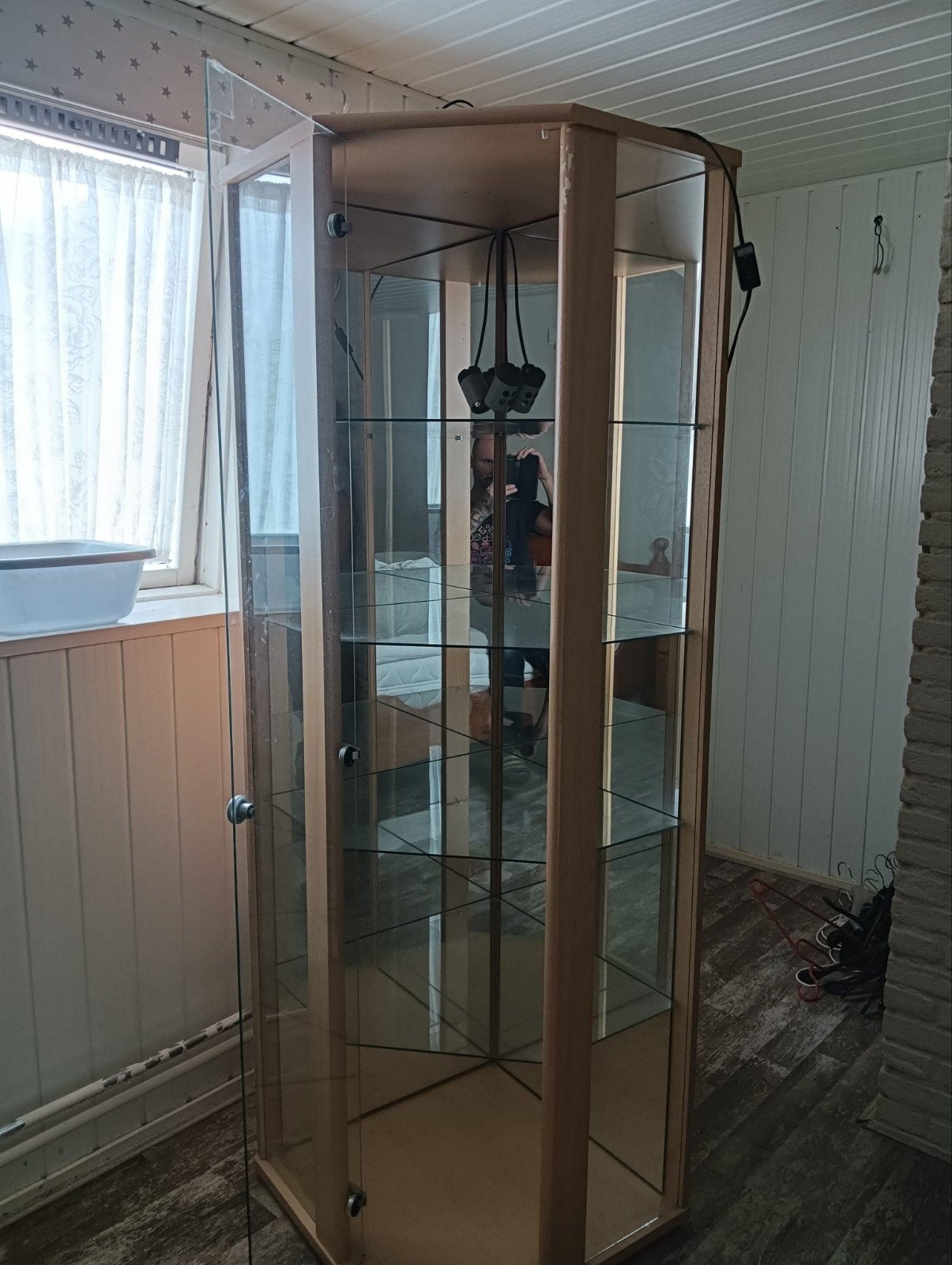 GRATIS HOEK VITRINEKAST, Huis en Inrichting, Kasten | Vitrinekasten, Ophalen of Verzenden, Gebruikt, 25 tot 50 cm, 50 tot 100 cm