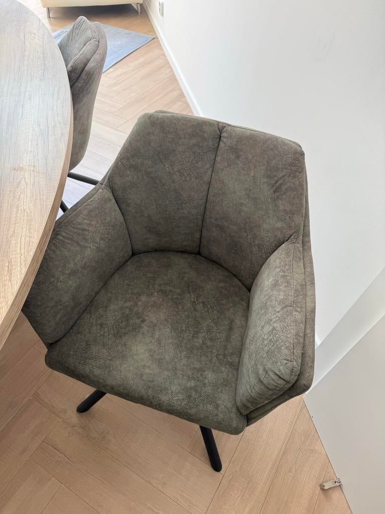 Moderne Eettafel met Comfortabele Stoelen, Ophalen of Verzenden, Zo goed als nieuw, Stof