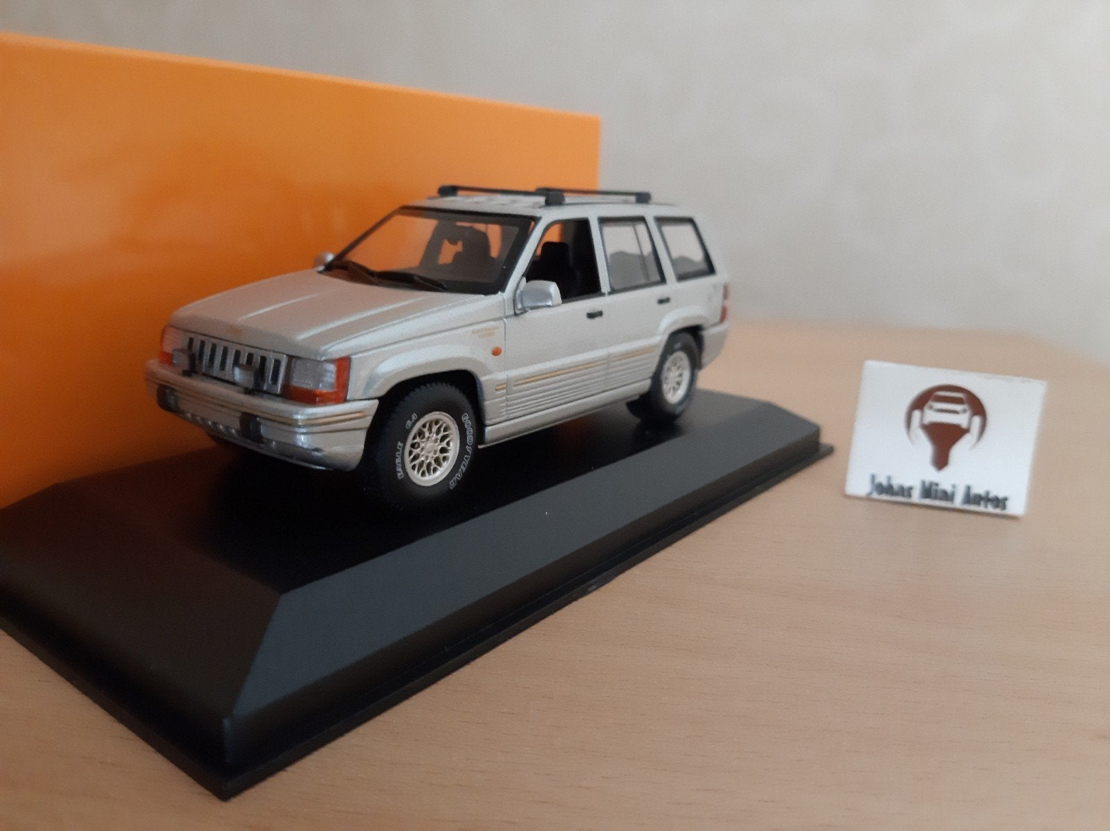 Jeep Grand Cherokee zilvermetallic 1995 van Maxichamps 1:43, Overige merken, Auto, Nieuw, Ophalen of Verzenden