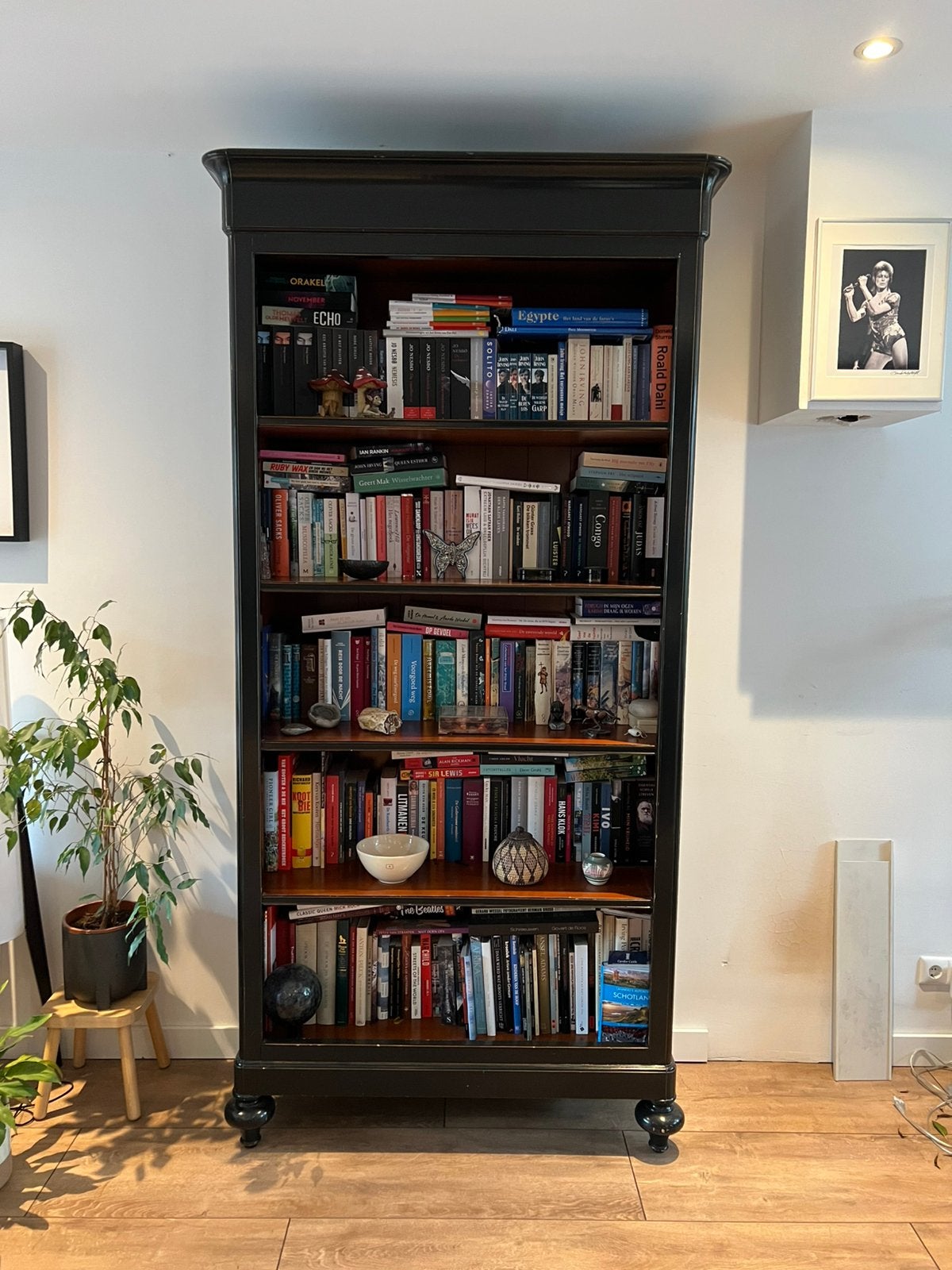Boekenkast koloniale stijl (uiteraard zonder boeken)., Huis en Inrichting, Ophalen, Met plank(en), Gebruikt, 100 tot 150 cm