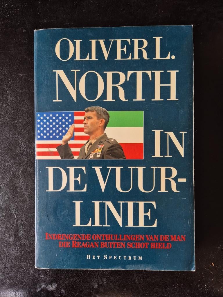 Oliver L. North - In De Vuur-Linie, Boeken, Ophalen of Verzenden, Zo goed als nieuw, Oliver L. North, Politiek