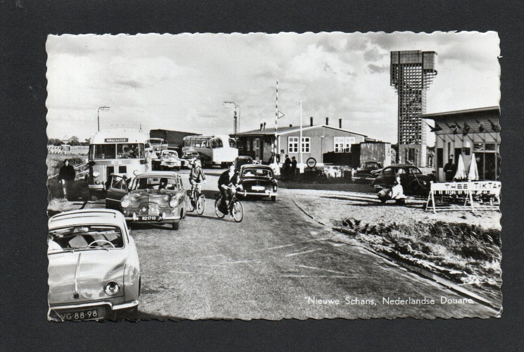 Nieuwe Schans ca.1960. Nederlandsche Douane Renault Dauphine, Ophalen of Verzenden, 1940 tot 1960, Gelopen, Groningen