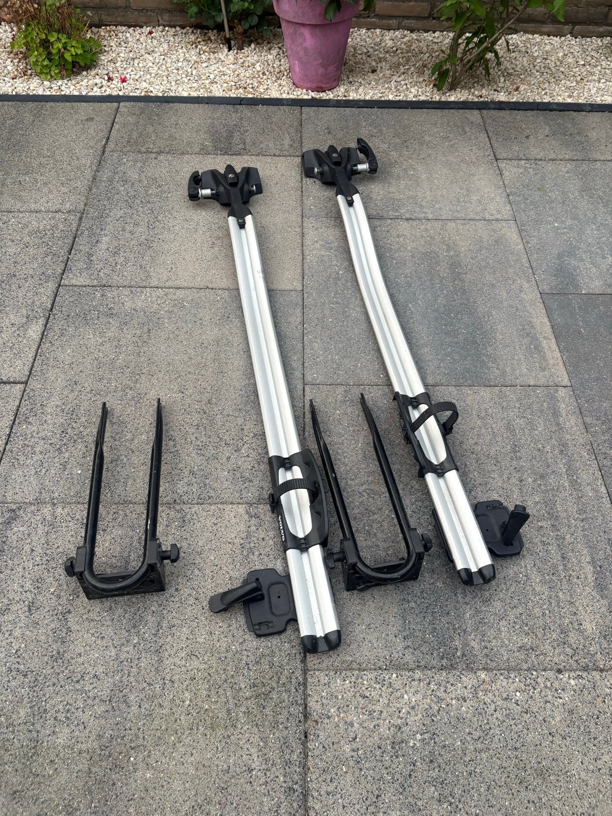 Dak fietsdragers met voorwielhouders (Volvo) thule, Ophalen, 2 fietsen, Gebruikt, Dakdrager