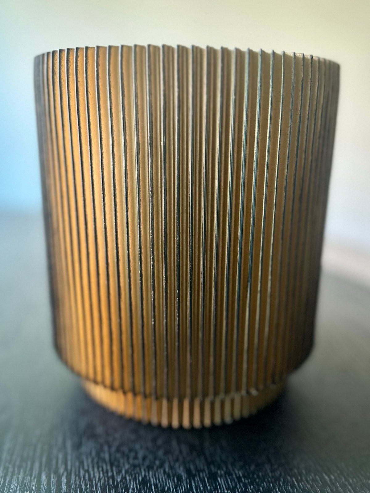 Capi Europe Vaas Cilinder “GROOVE” black & gold, Ophalen, Kunststof, Met patroon/structuur, Zwart
