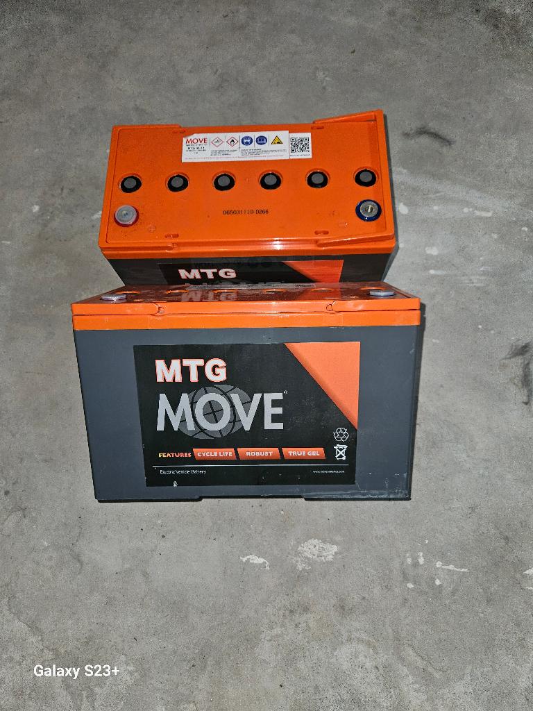 100 Ah (2x) scootmobiel accu's met 24 V 12 Amp accu lader