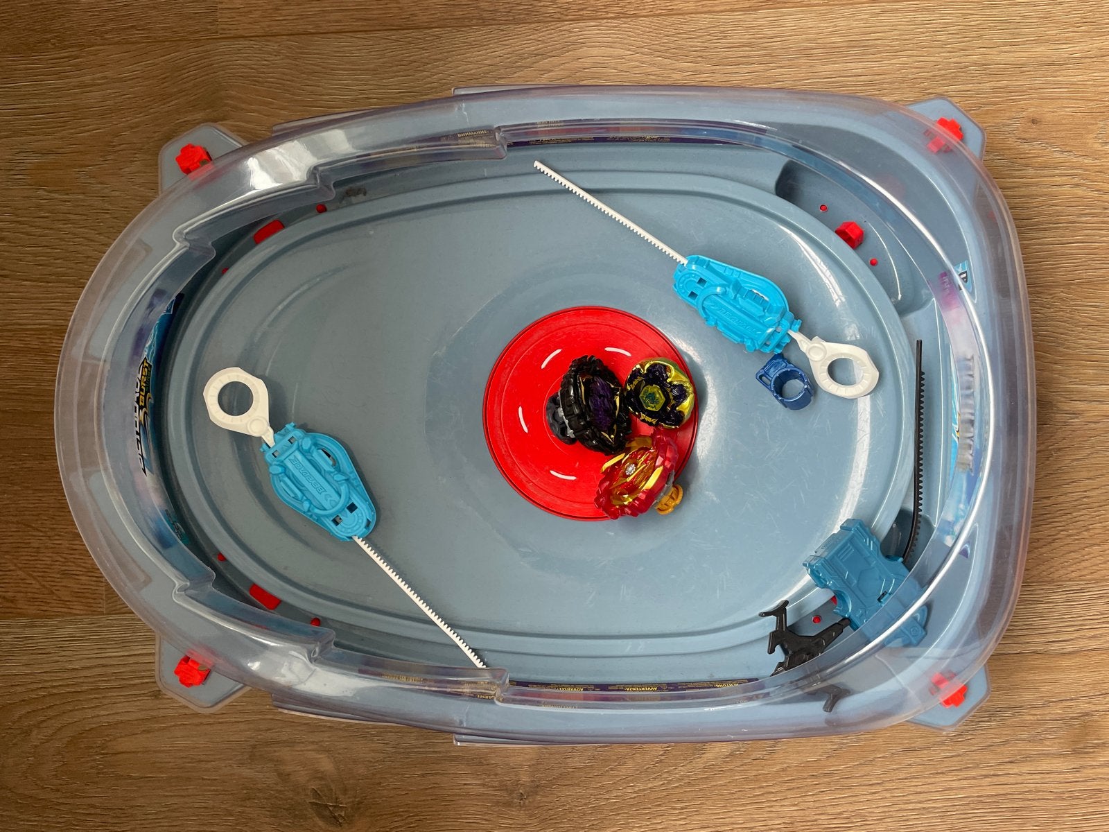 Beyblade Burst set met stadion en 3 Beyblades, Ophalen, Gebruikt, Jongen of Meisje