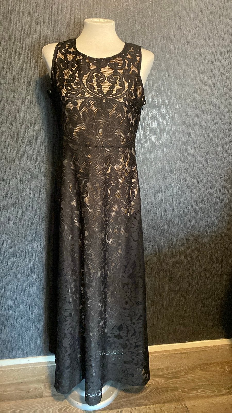 Prachtige lange jurk uit Dubai maat 14, Kleding | Dames, Jurken, Zwart, Maat 42/44 (L), Ophalen of Verzenden, Zo goed als nieuw